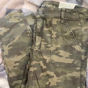 NWT American Eagle Camo Hi-Rise Skinny Jegging